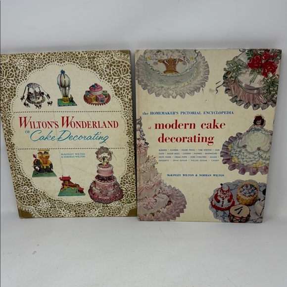 2 Vintage Wilton's Cake Decorating Books RARE - Picture 1 of 6